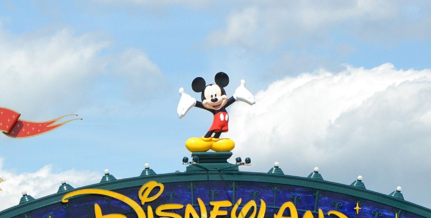 Trabajo en Disneyland Prepárate para la feria de empleo Hoy Dinero