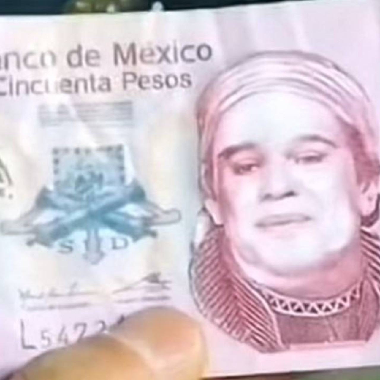 Recibió un billete falso de 50 pesos con la cara de Juan Gabriel